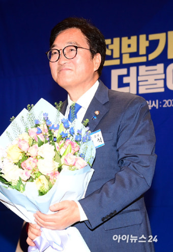 [포토]미소 짓는 우원식 국회의장 후보