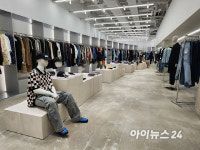 비밀공간에 대형 편집숍…무신사 엠프티 압구정 베이스먼트 가보니 [현장]