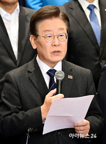[포토]의원총회 발언하는 이재명 대표