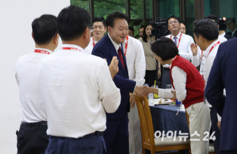 [아이포토]윤석열 대통령, 제22대 국민의힘 워크숍 만찬 행사 참석