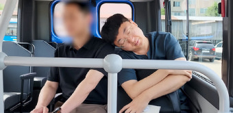 '충주맨' 김선태, 이준석 '지하철 꿀잠' 패러디…李 