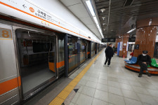 지하철 3호선 대치역서 화재로 열차 일시 중단…조치 완료 후 운행 재개