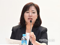 [포토]집중토론 진행하는 안수현 한국외국어대학교 법학전문대학원장