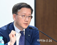 [포토]금융소비자 보호 관련 토론하는 정희수 하나금융경영연구소장