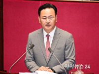 [포토]채상병특검법 반대 필리버스터 진행하는 유상범