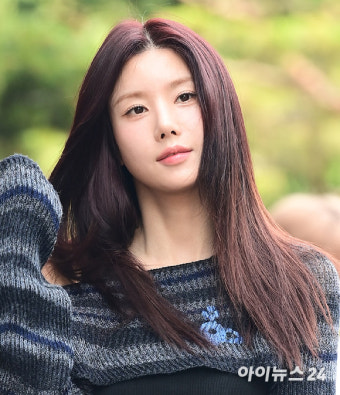 '워터밤 여신' 권은비, 성희롱 등 악성 게시물 고소…