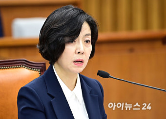 [포토]발언하는 이숙연 대법관 후보자