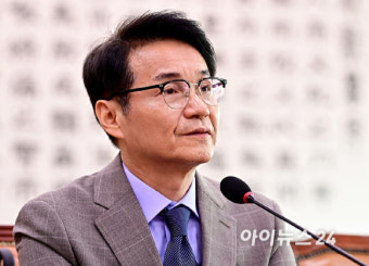 [포토]'尹 탄핵청원' 2차 청문회 참석한 최재영 목사