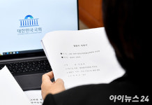 '이진숙 과방위 불참'에 여야 공방…