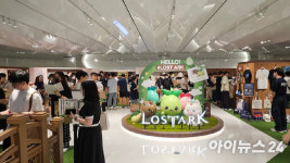 [르포] 스마일게이트, '첫 단독' 로스트아크 팝업 스토어 오픈…"팬심 후끈"