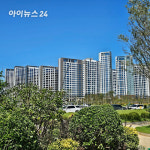 반포 원베일리서도 구경왔어요…리조트특별시 표방한 아파트 [현장]