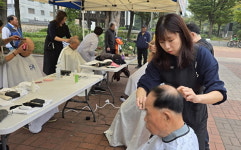 청주 이용사회, 중앙공원 노인 대상 재능기부
