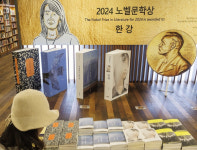 지역서점에서 사세요…교보문고, 이달 말까지 한강 도서 판매 중단