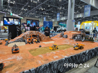[르포] 화성 기지 건설 장비 원격 조정 체험해봐요