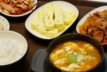 급식에서 왜 집밥 맛이?…은행 직원들 놀라게 한 급식대가