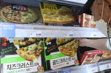 피자 소비 시들?…피자헛 기업회생에 업계 초긴장