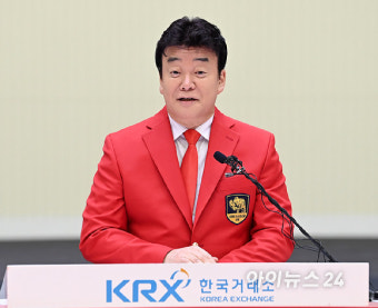 [포토]더본코리아 상장 소감 밝히는 백종원 대표