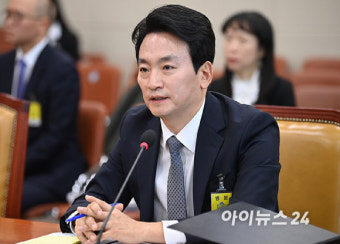 박장범 후보, 김건희 여사 가방 논란 계속... 디올 파우치 발언 논쟁