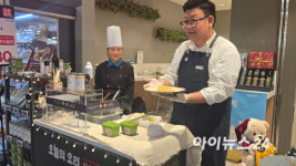 지글지글…오감 만족 홈플러스 메가푸드마켓 [현장]