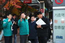이상일 용인특례시장, 철도노조 파업 첫 날 기흥역서 대중교통 상황 점검