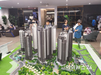 국가적 혼란에도 마이웨이…방배동 아크로 청약 열풍