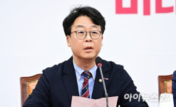 與 곽규택 친형 곽경택 감독…尹 전세계에 창피, 물러나야