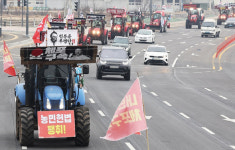 트랙터 몰고 상경중인 전국 농민…경찰 서울진입 불허에 마찰 우려