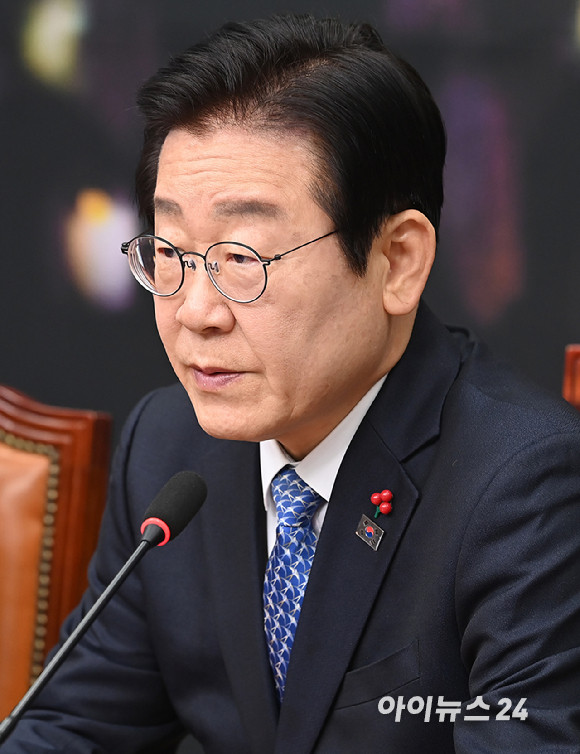 이재명 대통령, 국민임명식에서 빛의 임명장 수여받아 다짐