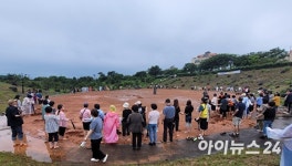 ‘어싱광장에서 만난 사람들’, 김영철 서귀포시 공원녹지과장 퇴직 저서 출간