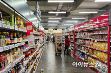 월급은 제때 들어오겠죠?⋯홈플 직원들 속앓이 [현장]