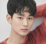 디즈니+, 배우 김수현 차기작 결국 공개 보류⋯거액 위약금 물게 될까?