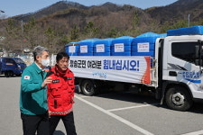 포항시, 산불 피해 입은 영덕·청송에 생필품 전달...이웃의 아픔 함께 나눌 것