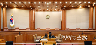 尹, 운명의 날 D-1…헌법학자 10인 막판 예측[여의뷰]