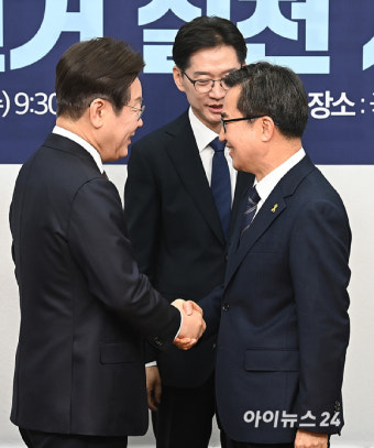 [포토] 대화하는 이재명·김경수·김동연