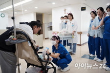 포항성모병원, 가정의 달 맞아 입원 환자에 따뜻한 선물 전달