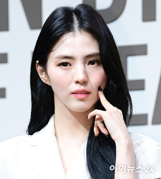 한소희의 모, 불법 도박장 운영 혐의로 선고받은 징역형 집행유예 결정 (100자)