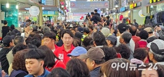 대선 마지막날 진주 찾은 박근혜...구름인파 환호