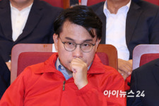 [포토] 심각한 윤상현 국민의힘 공동선대위원장