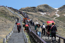 [아이포토] 한반도에서 가장 높은 산, 백두산을 가다