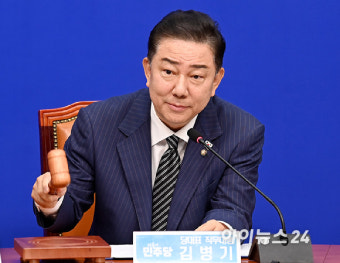[포토] 첫 최고위 주재하는 김병기 당대표 직무대행 겸 원내대표