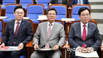 [포토] 원내대표 선출 의총 참석한 김성원-이헌승-송언석