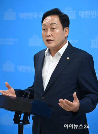 [포토] '양평고속도로 의혹' 출국금지 기자회견하는 김선교 의원