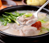 네가 뭔데 밥을 안 줘!⋯경북서 국밥집 사장 머리채 잡아 뜯은 20대 女