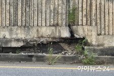 안성 내리고가차도 옹벽 균열·철근 노출…수원국토관리소 수년째 방치 논란