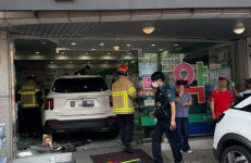 [속보] 화성 봉담서 60대女 SUV 약국 돌진⋯약사 사망