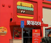 K만 들어가면 인기 보장?⋯롯데리아 美 1호점 앞에 줄 섰다