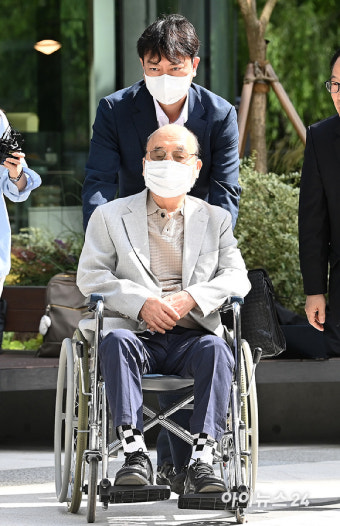 [포토] 이봉관 서희건설 회장, 김건희 특검 '나토 목걸이 청탁' 조사 출석