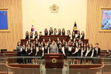 “오늘은 내가 도의원” 충주 예성여중, 충북도의회 체험