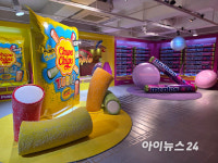 찡어오빠 자판기 | "자판기 안으로 쏙"⋯츄파춥스·멘토스 팝업 스토어 [현장]