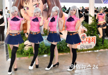 [포토] 화면에서 현실로 나타난 엘리자베스 리오네스